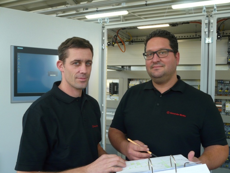 „Intelligens tervezés”  digitális ikerpárokkal az építőipari megoldásokat gyártó Alexander Bürkle GmbH & Co. KG elektromos tervezésében