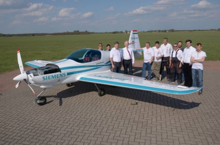 A Siemens értékesíti elektromos hajtásrendszereket fejlesztő eAircraft üzletágát a Rolls-Royce-nak
