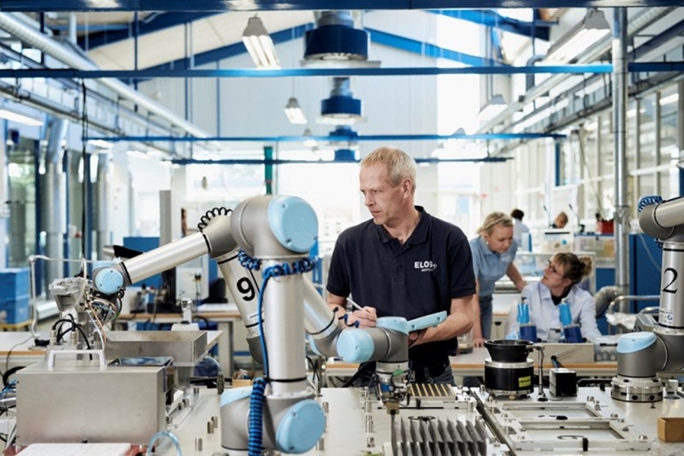 A UNIVERSAL ROBOTS A DLL-EL KÖZÖSEN INDÍT LÍZINGPROGRAMOT