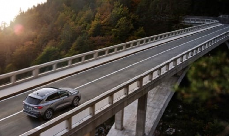 Kategóriaelső takarékosság:  a vadonatúj Ford Kuga közel 30 százalékkal messzebbre jut egy liter üzemanyaggal