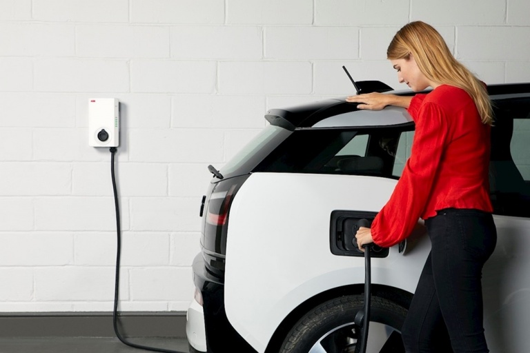 Tömeges e-mobilitásért  az ABB elektromos hajtású  autókhoz kifejlesztett töltőmegoldásával