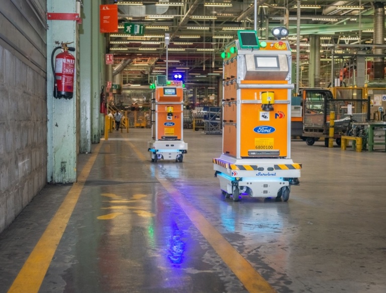 Az autóipari vállalatok autonóm mobil robotokkal optimalizálják belső logisztikájukat