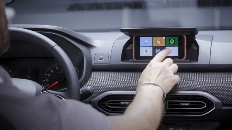 AZ ÚJ DACIA SANDERO: A KIJELZŐ A ZSEBEDBEN LAPUL