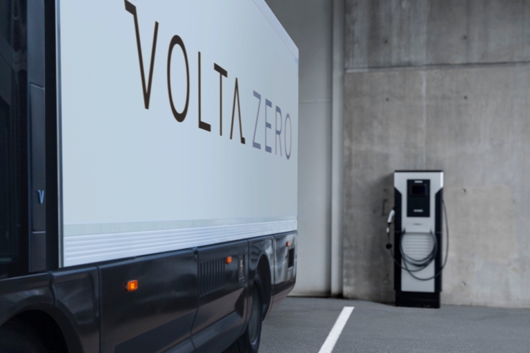 Kamionflották villamosítását gyorsítja a Siemens és a Volta Trucks együttműködése