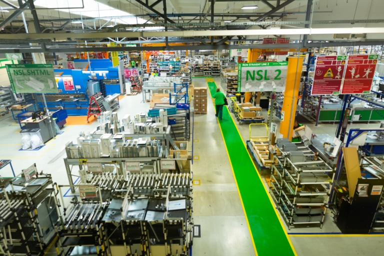 900 millió forintos fejlesztés a Schneider Electric gyöngyösi gyárában