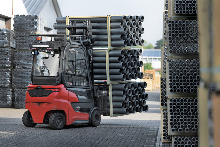 A Linde MH innovatív elektromos ellensúlyos targoncákat vezet be 2,0 tonna teherbírásig