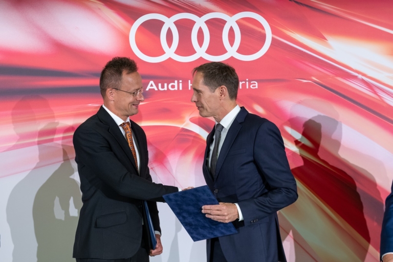 Mérföldkő: az egymilliomodik Audi Q3 gördült le a gyártósorról az Audi Hungariánál 