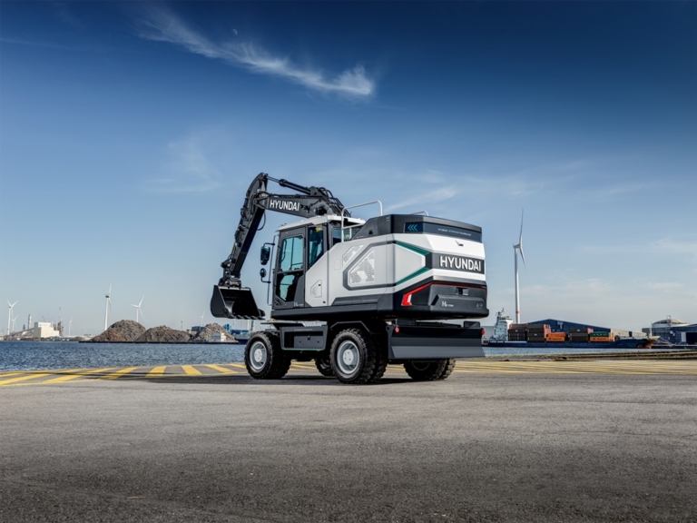 Innovációs díjat nyert a HYUNDAI HW155H kotró a Bauma kiállításon