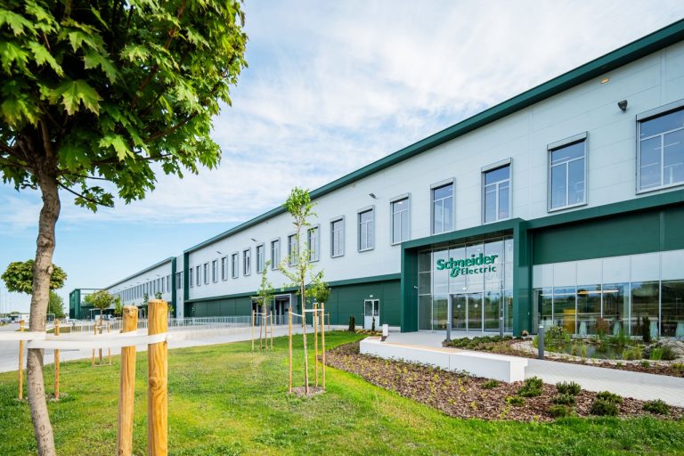 Szintet lépett a Schneider Electric és a Kiskunsági Nemzeti Park Alapítvány együttműködése