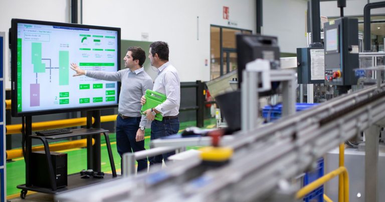 A Schneider Electric is hozzájárul az ipari cégek digitális átalakulását felpörgető kezdeményezéshez   